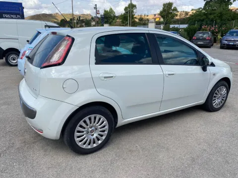 Fiat Grande Punto 5p 1.3 mjt 16v Dynamic c/esp 75cv - Immagine 3
