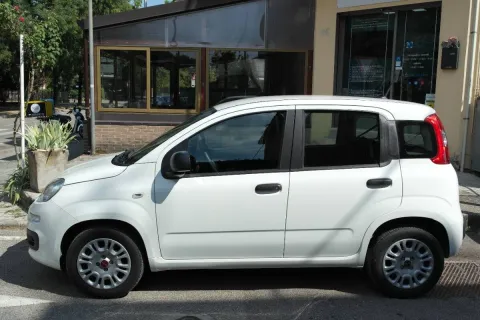 Fiat Panda 1.2 Lounge s&s 69cv my19 - Immagine 2