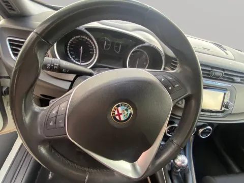 Alfa Romeo Giulietta 1.6 jtdm Distinctive E5+ - Immagine 10