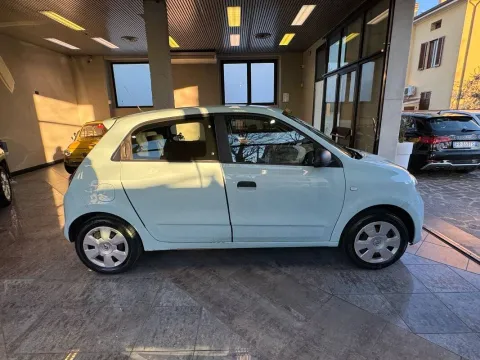 Renault Twingo 1.0 sce Live 70cv - Immagine 11
