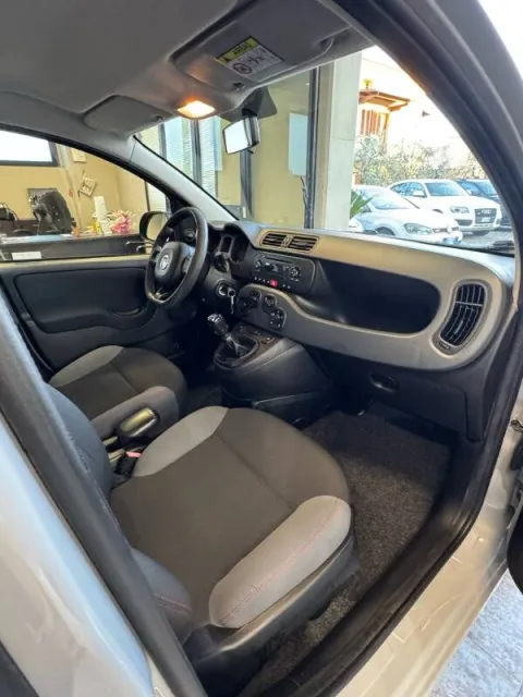Fiat Panda 1.2 Lounge 69cv - Immagine 18