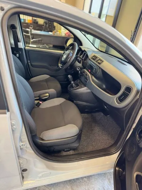 Fiat Panda 1.2 Lounge 69cv - Immagine 19