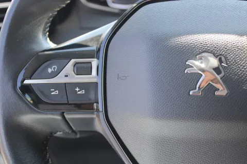 Peugeot 208 1.2 puretech Active s&s 75cv - Immagine 18