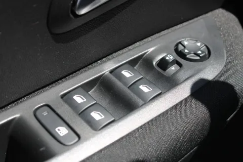 Peugeot 208 1.2 puretech Active s&s 75cv - Immagine 24