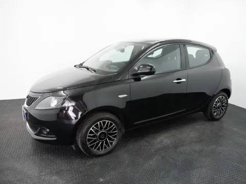 Lancia Ypsilon 1.0 firefly hybrid Platino s&s 70cv - Immagine 2
