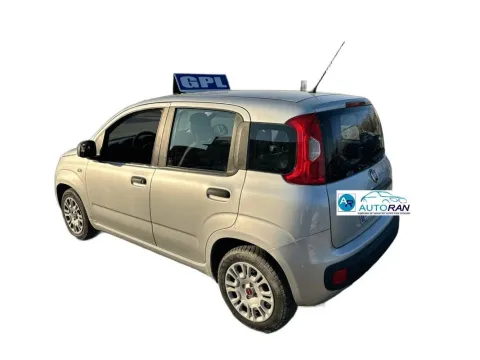 Fiat Panda 1.2 Lounge easypower Gpl 69cv my19 - Immagine 4