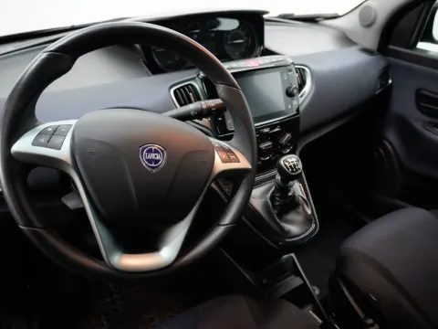Lancia Ypsilon 1.0 firefly hybrid Platino s&s 70cv - Immagine 10