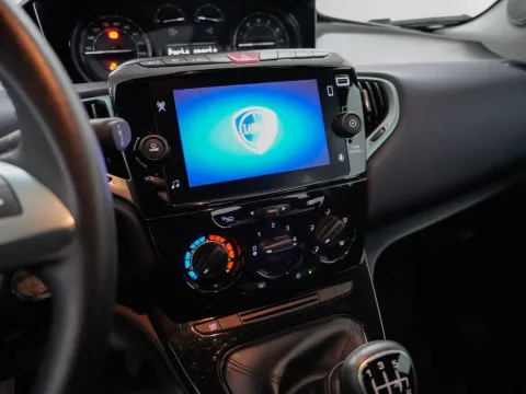 Lancia Ypsilon 1.0 firefly hybrid Platino s&s 70cv - Immagine 12