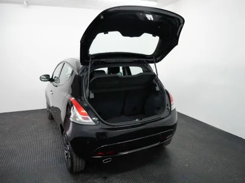 Lancia Ypsilon 1.0 firefly hybrid Platino s&s 70cv - Immagine 16