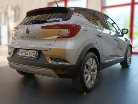 Renault Captur 1.6 E-Tech hybrid Intens 145cv auto - Immagine 4