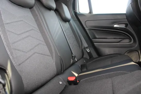 Jeep Avenger 1.2 turbo Altitude fwd 100cv - Immagine 8