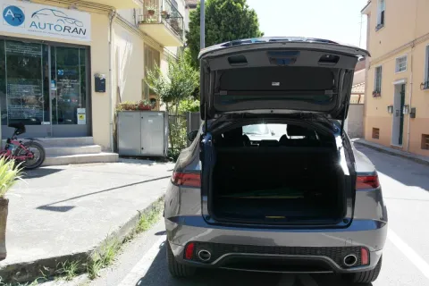 Jaguar E-Pace 2.0d i4 R-Dynamic S fwd 150cv my19 - Immagine 9