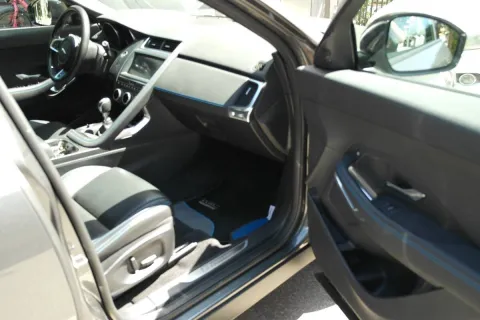 Jaguar E-Pace 2.0d i4 R-Dynamic S fwd 150cv my19 - Immagine 15