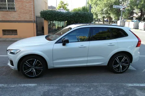 Volvo XC60 2.0 b5 R-design awd auto my20 - Immagine 2