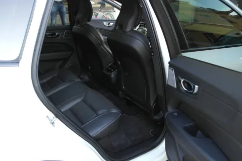 Volvo XC60 2.0 b5 R-design awd auto my20 - Immagine 14