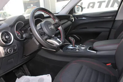 Alfa Romeo Stelvio 2.2 t Business rwd 160cv auto - Immagine 16