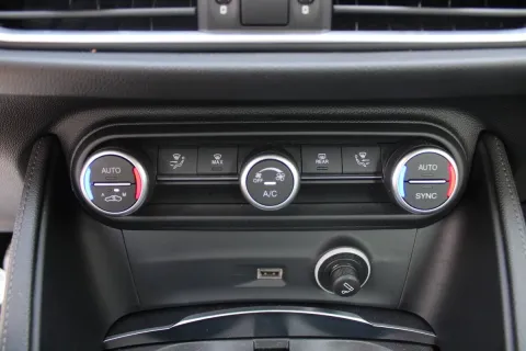 Alfa Romeo Stelvio 2.2 t Business rwd 160cv auto - Immagine 18