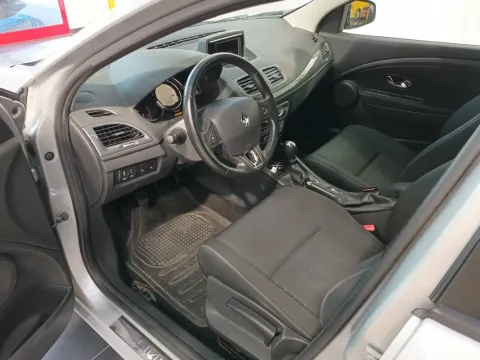 Renault Megane SporTour 1.5 dci Limited s&s 110cv E6 - Immagine 11