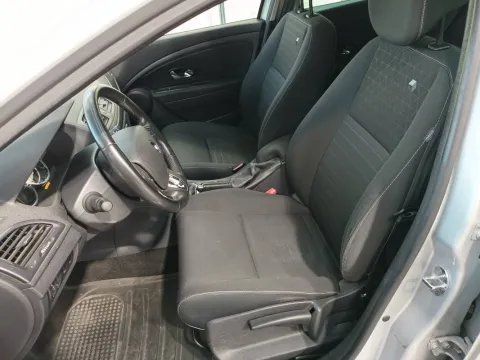 Renault Megane SporTour 1.5 dci Limited s&s 110cv E6 - Immagine 12