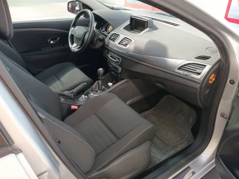 Renault Megane SporTour 1.5 dci Limited s&s 110cv E6 - Immagine 13