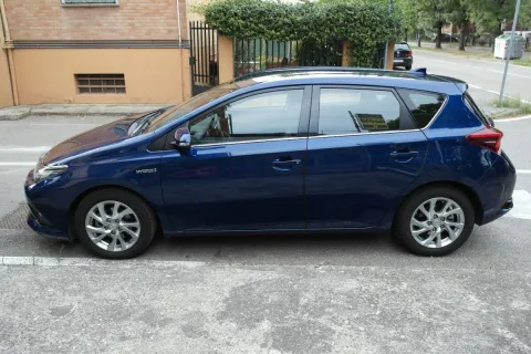 Toyota Auris 1.8h Active cvt - Immagine 2
