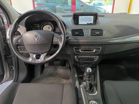 Renault Megane SporTour 1.5 dci Limited s&s 110cv E6 - Immagine 15