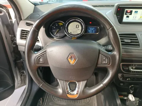Renault Megane SporTour 1.5 dci Limited s&s 110cv E6 - Immagine 18