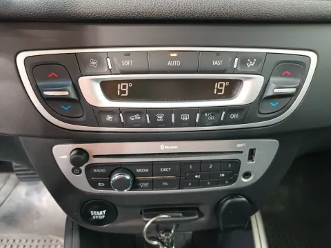Renault Megane SporTour 1.5 dci Limited s&s 110cv E6 - Immagine 20