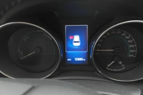 Toyota Auris 1.8h Active cvt - Immagine 10