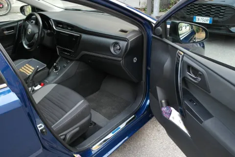 Toyota Auris 1.8h Active cvt - Immagine 16