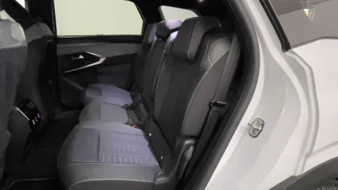 Peugeot 5008 1.2 hybrid GT 145cv e-dcs6 - Immagine 15