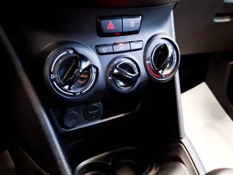 Peugeot 208 5p 1.2 puretech Active s&s 82cv neopatentati - Immagine 13