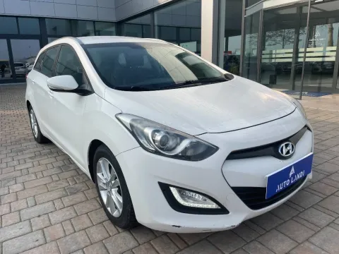 Hyundai i30 Wagon 1.6 crdi Comfort 110cv - Immagine 2
