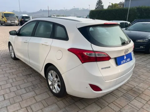 Hyundai i30 Wagon 1.6 crdi Comfort 110cv - Immagine 4