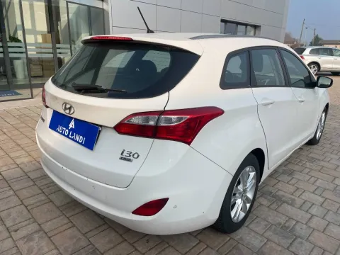 Hyundai i30 Wagon 1.6 crdi Comfort 110cv - Immagine 5