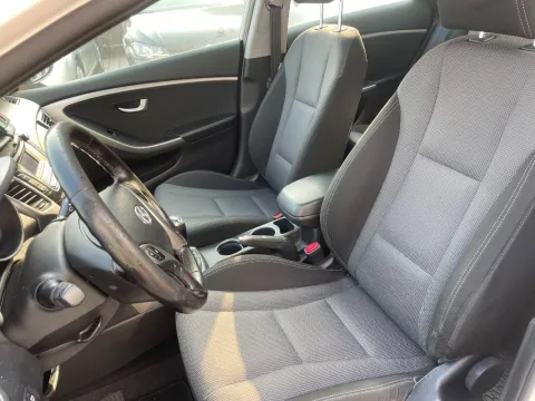 Hyundai i30 Wagon 1.6 crdi Comfort 110cv - Immagine 9
