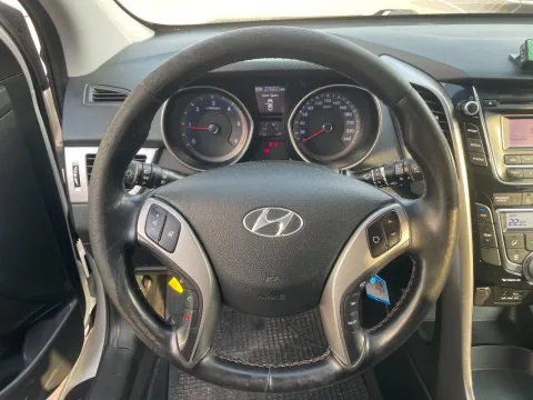 Hyundai i30 Wagon 1.6 crdi Comfort 110cv - Immagine 11
