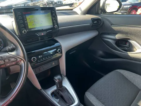 Toyota Yaris Cross 1.5h Business awd-i 116cv e-cvt - Immagine 12