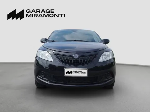 Lancia Ypsilon 1.0 firefly hybrid Silver s&s 70cv - Immagine 2