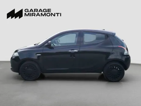 Lancia Ypsilon 1.0 firefly hybrid Silver s&s 70cv - Immagine 3