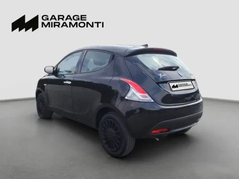 Lancia Ypsilon 1.0 firefly hybrid Silver s&s 70cv - Immagine 4