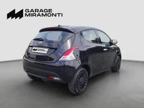 Lancia Ypsilon 1.0 firefly hybrid Silver s&s 70cv - Immagine 6