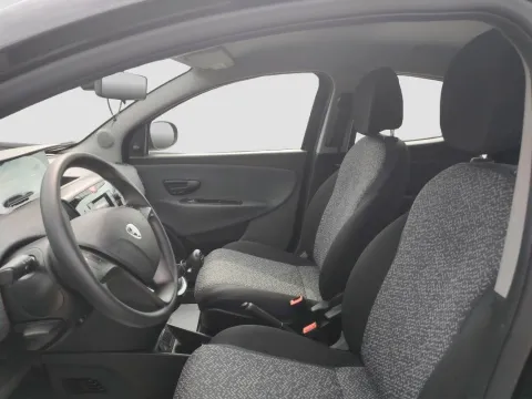 Lancia Ypsilon 1.0 firefly hybrid Silver s&s 70cv - Immagine 9