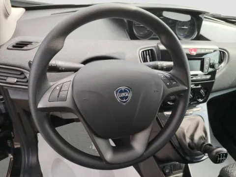 Lancia Ypsilon 1.0 firefly hybrid Silver s&s 70cv - Immagine 10