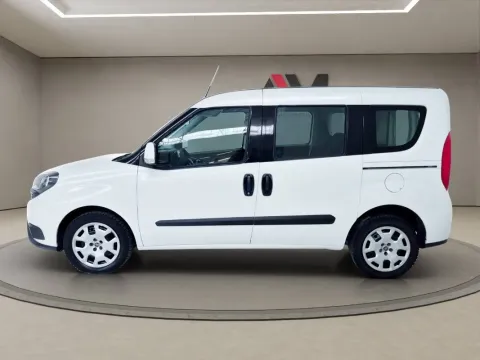 Fiat Doblo 1.6 mjt 16v Lounge s&s 105cv - Immagine 4