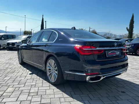 BMW 740e Eccelsa auto - Immagine 5
