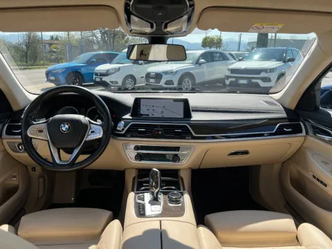 BMW 740e Eccelsa auto - Immagine 9