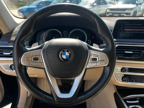 BMW 740e Eccelsa auto - Immagine 10