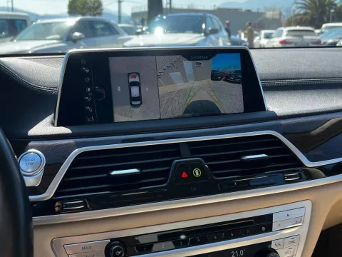 BMW 740e Eccelsa auto - Immagine 12