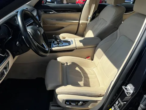 BMW 740e Eccelsa auto - Immagine 16